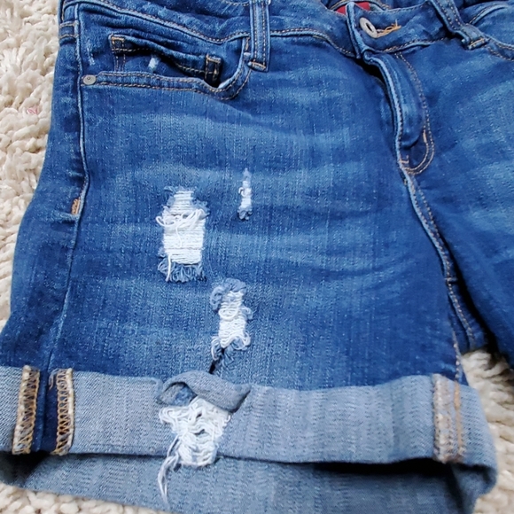 SOLD! Arizona Jean shorts - Picture 5 of 6